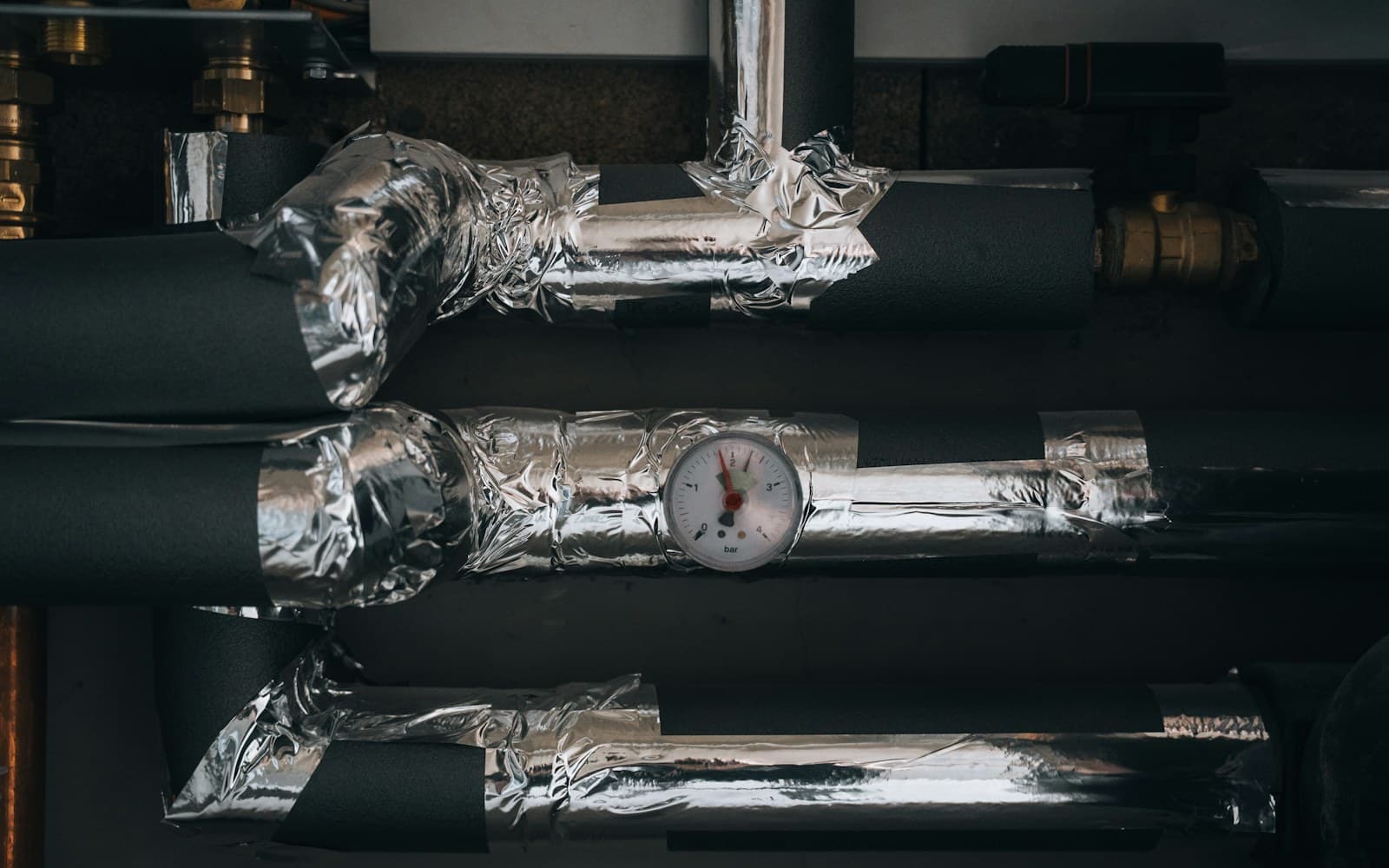 Hydronic pipework suitable for a commercial heating circuit